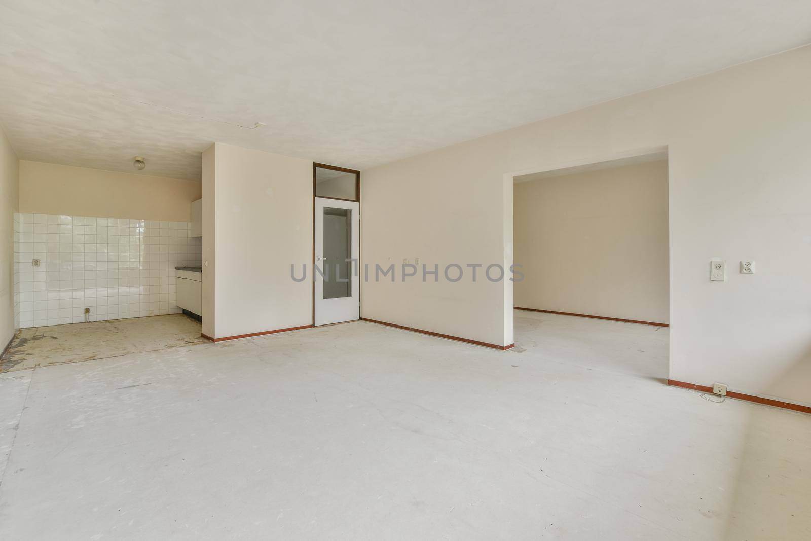 A cozy and spacious empty room in a luxury house