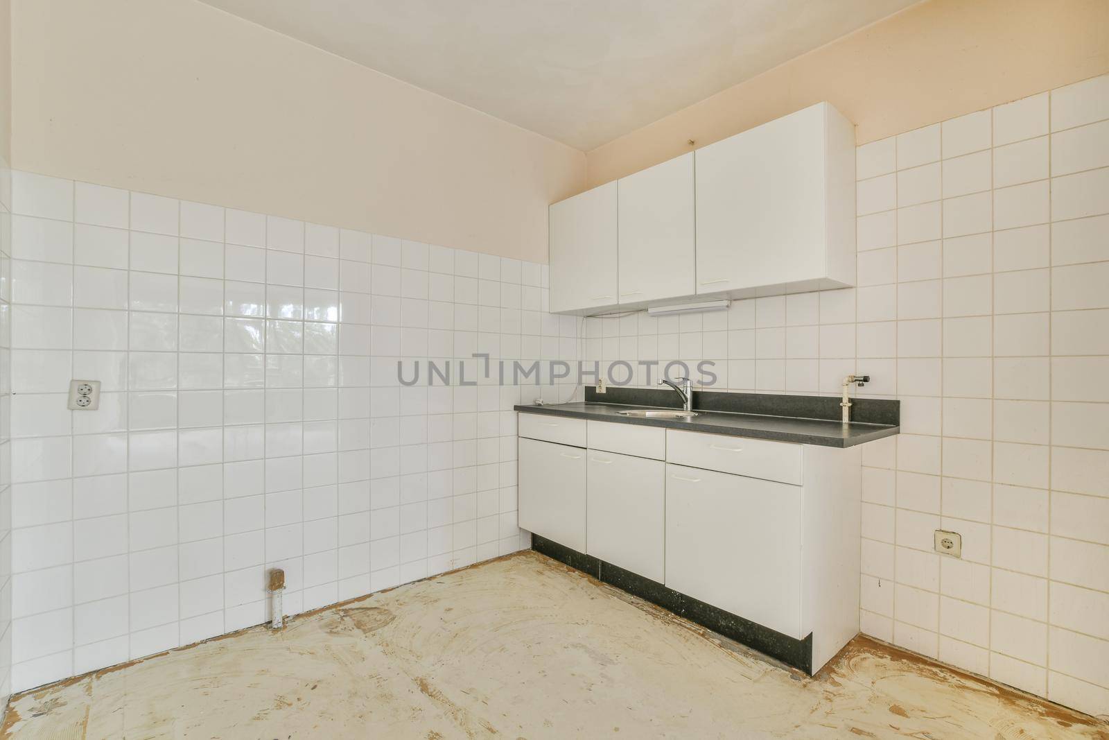 Miniature kitchen with black worktop in an elegant apartment