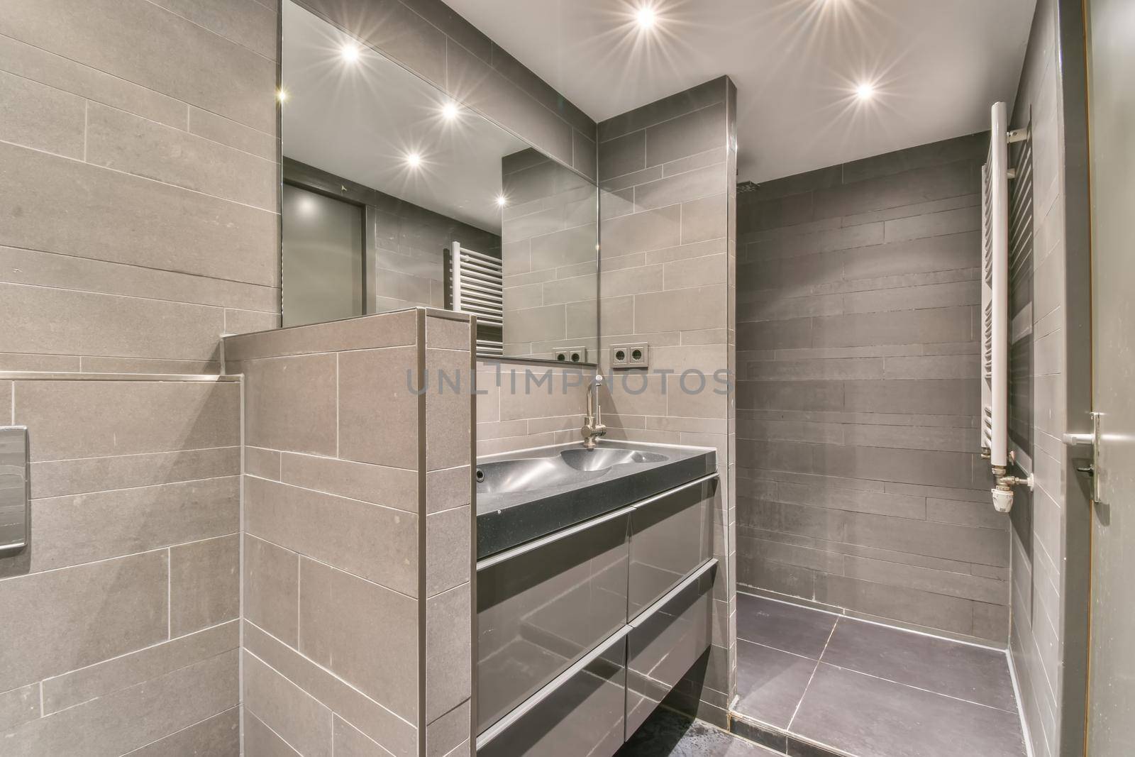 Luxury bathroom interior by casamedia