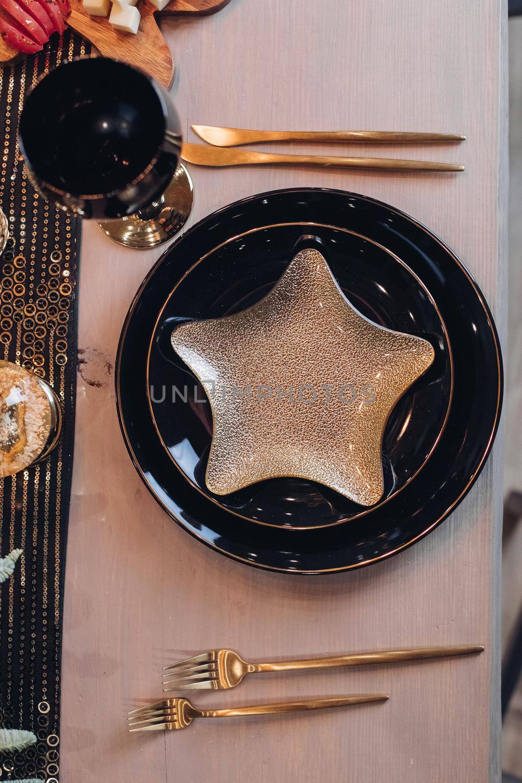 Elegant christmas table setting design captured from above by StudioLucky