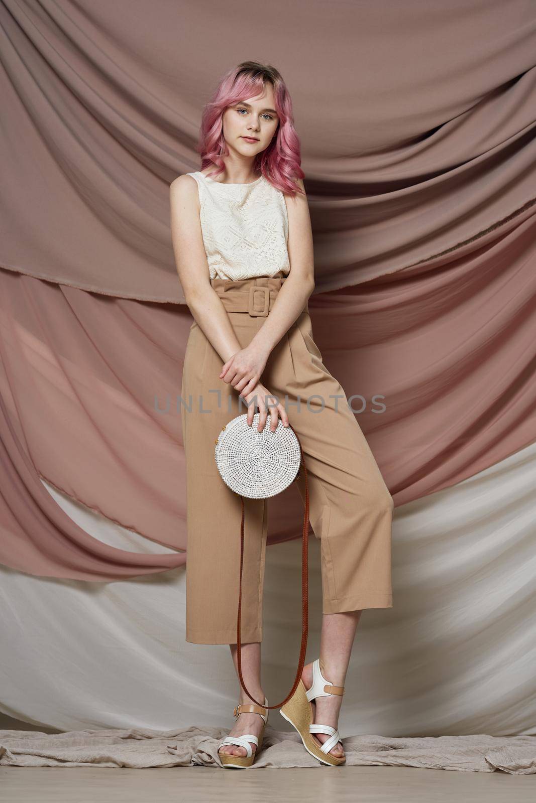 woman with pink hair pack with oranges posing fashion. High quality photo