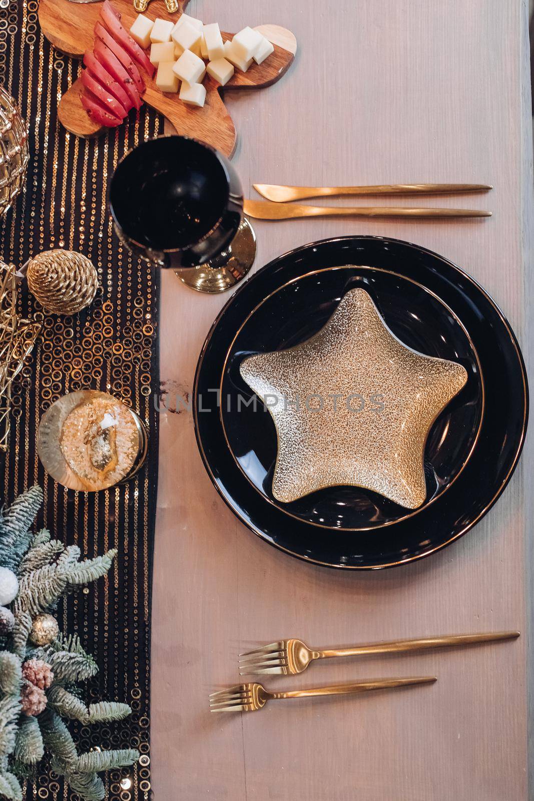 Elegant christmas table setting design captured from above by StudioLucky