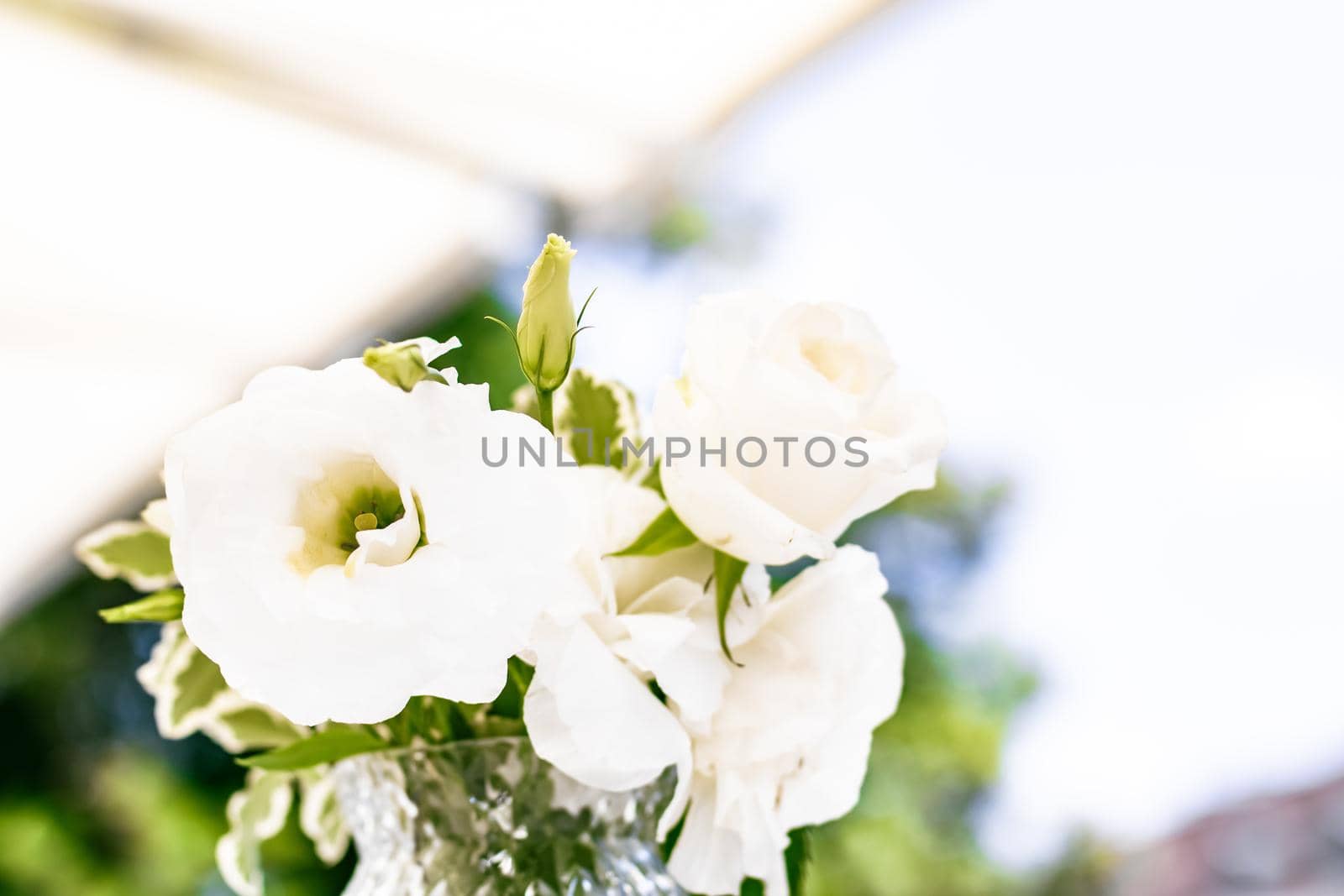 Wedding decoration, table decor and floral beauty, bouquet of white roses in luxury restaurant, beautiful flowers from summer garden.