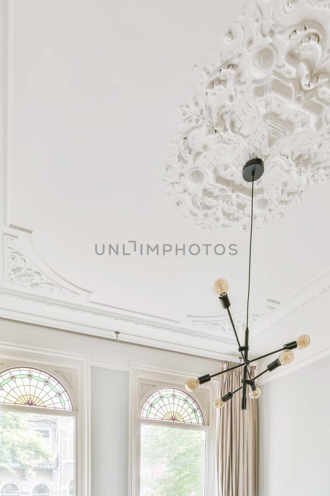 Graceful ceiling with a pattern and a chandelier in the middle