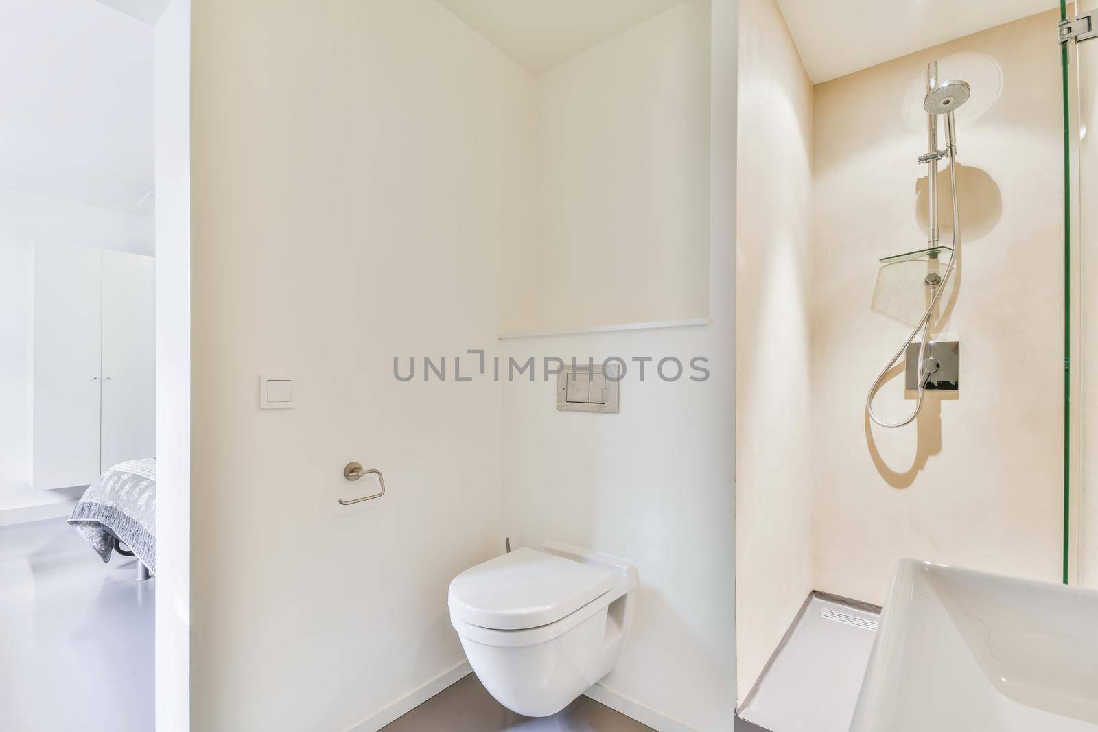Nice bathroom with modern shower in an elegant home