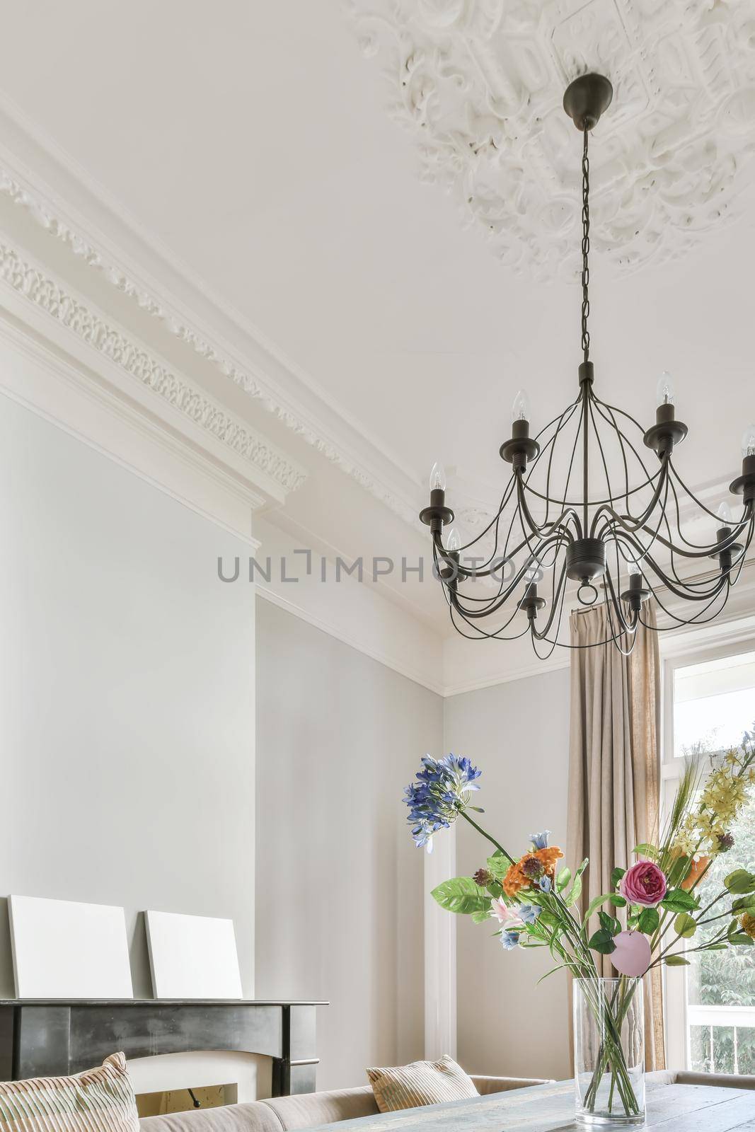 Graceful ceiling with a pattern and a chandelier in the middle