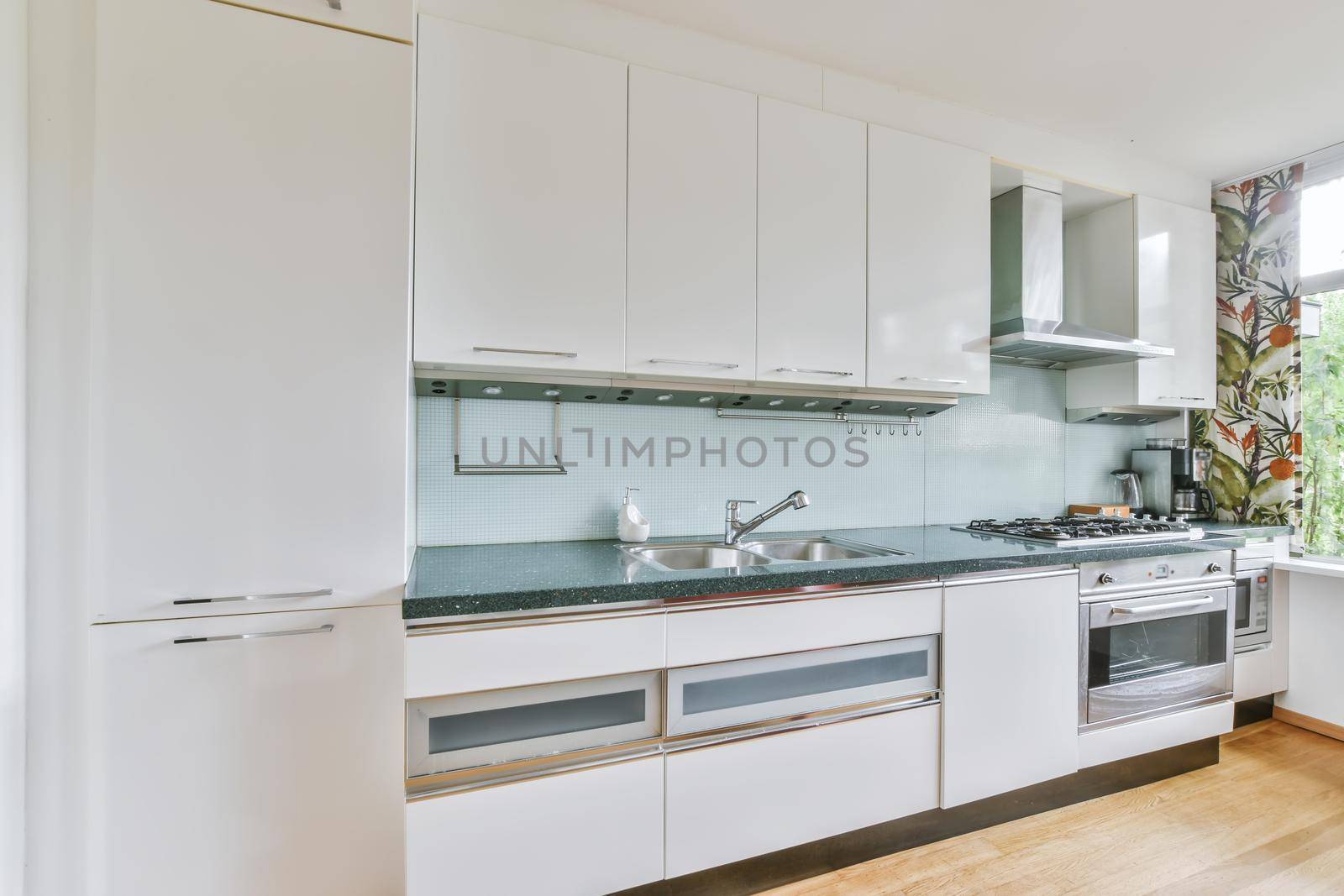 Design of a modern, cozy and compact kitchen