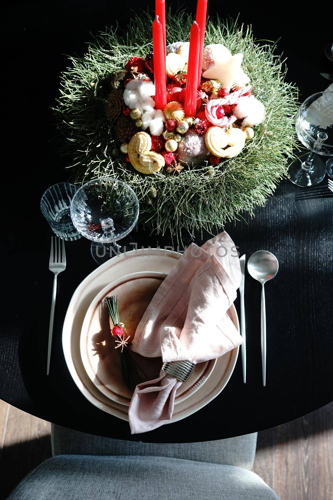 Christmas table setting by Elet