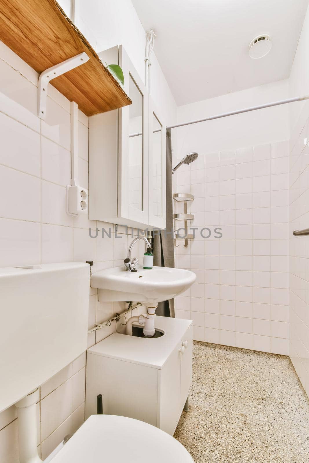 Long narrow bathroom with shower at the beginning