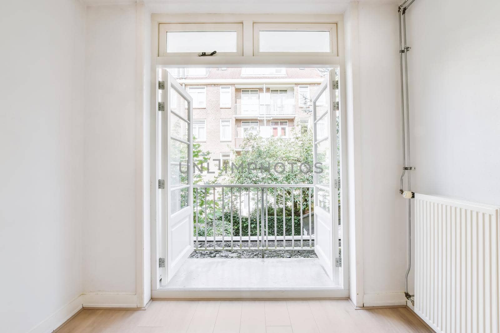 Bright room with open doors leading to the balcony