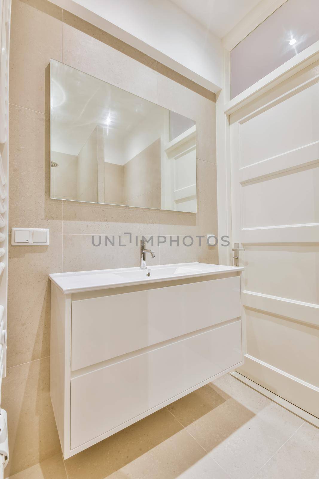 Luxury bathroom interior by casamedia