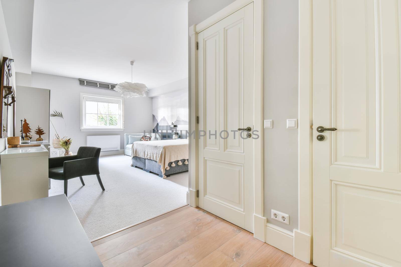 A short corridor leading to the bedroom