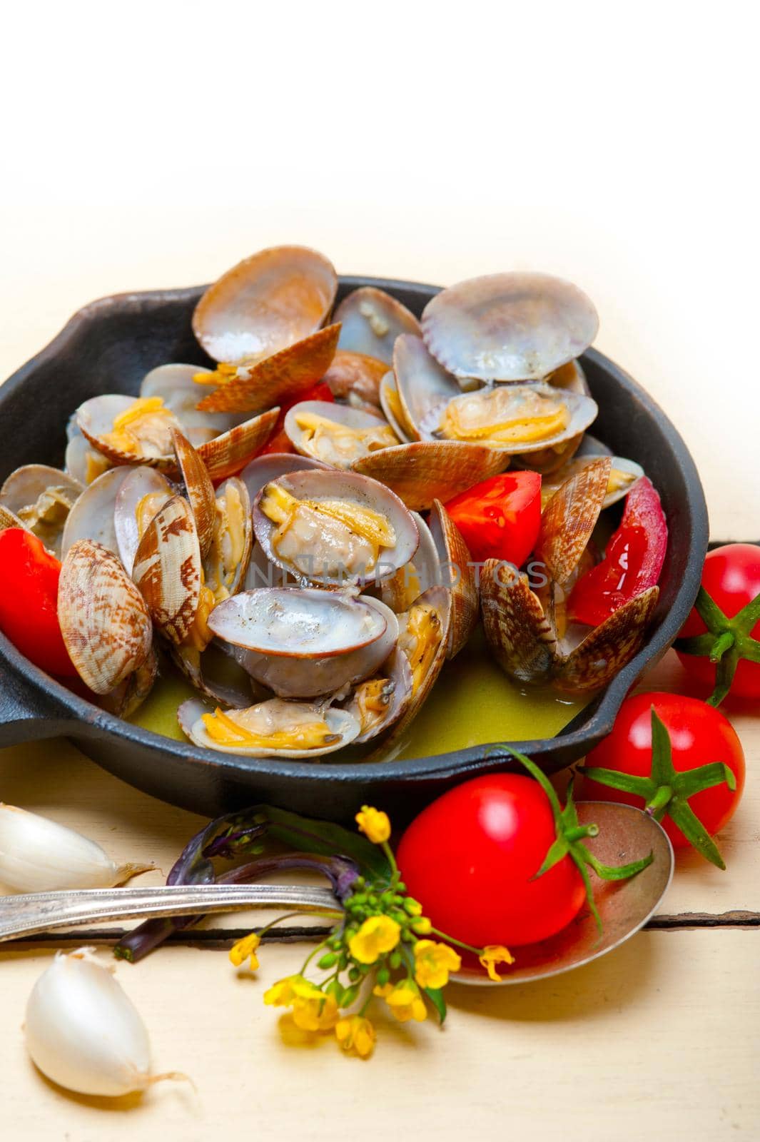 fresh clams on an iron skillet by keko64