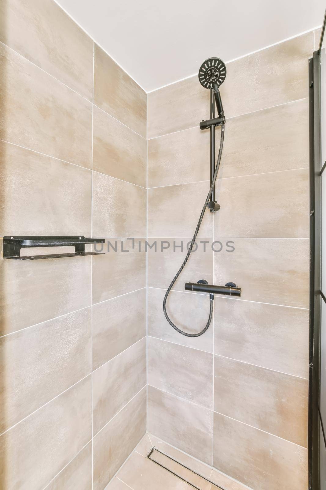 Delightful shower cubicle in a minimalist style