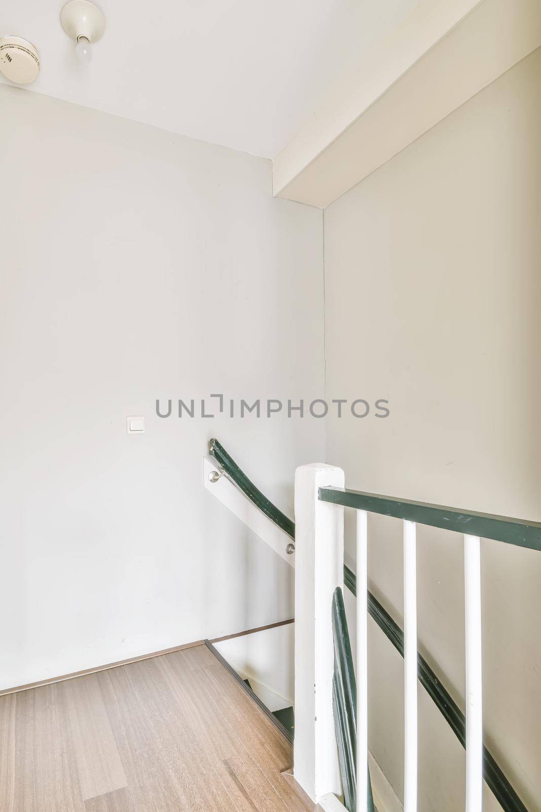 Bright and comfortable staircase by casamedia