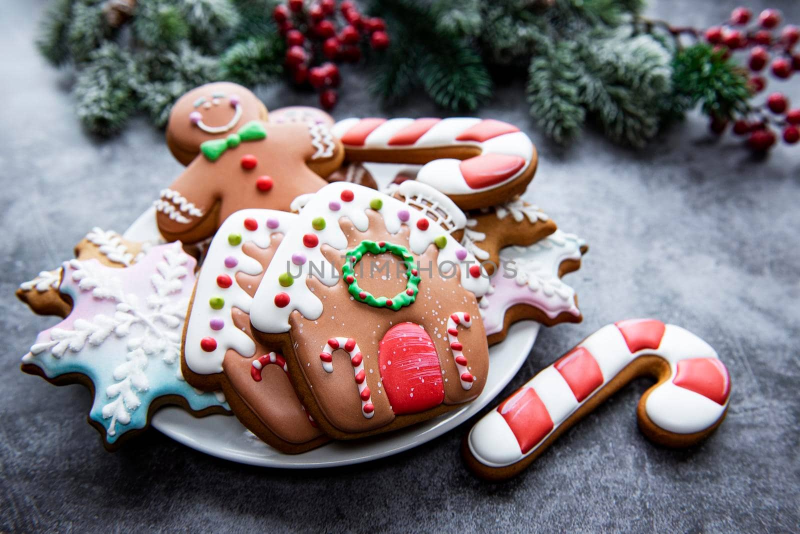 Christmas gingerbread in the plate by Almaje