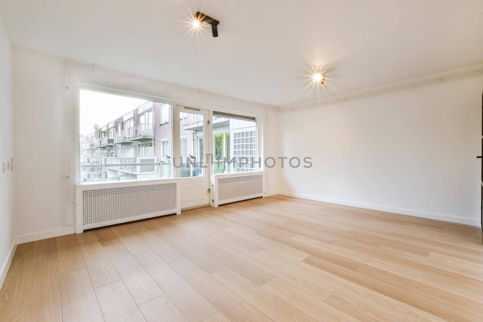 Spacious, bright and beautiful room with large windows and parquet floors