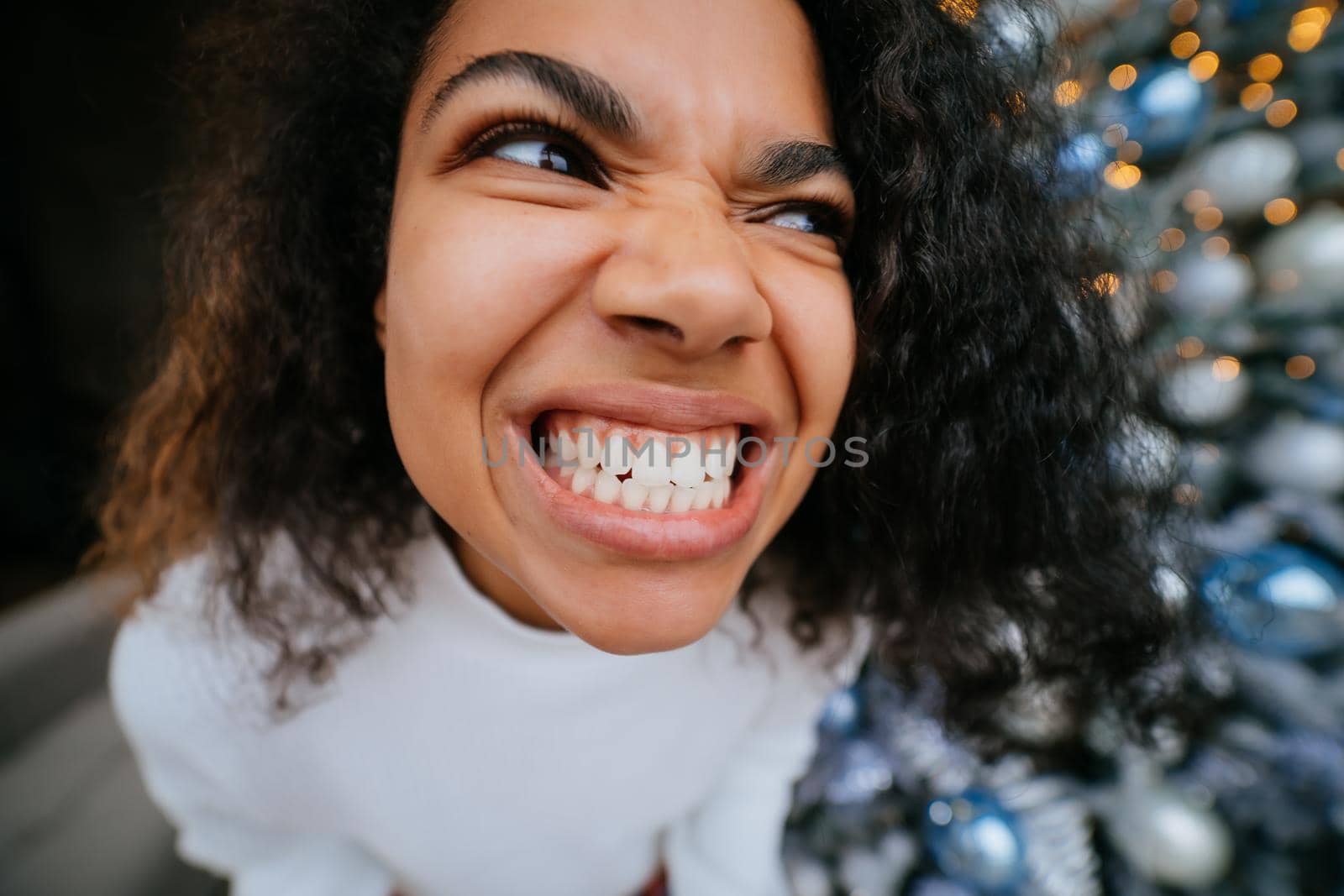 Afro woman gnashing her teeth at the camera by teksomolika