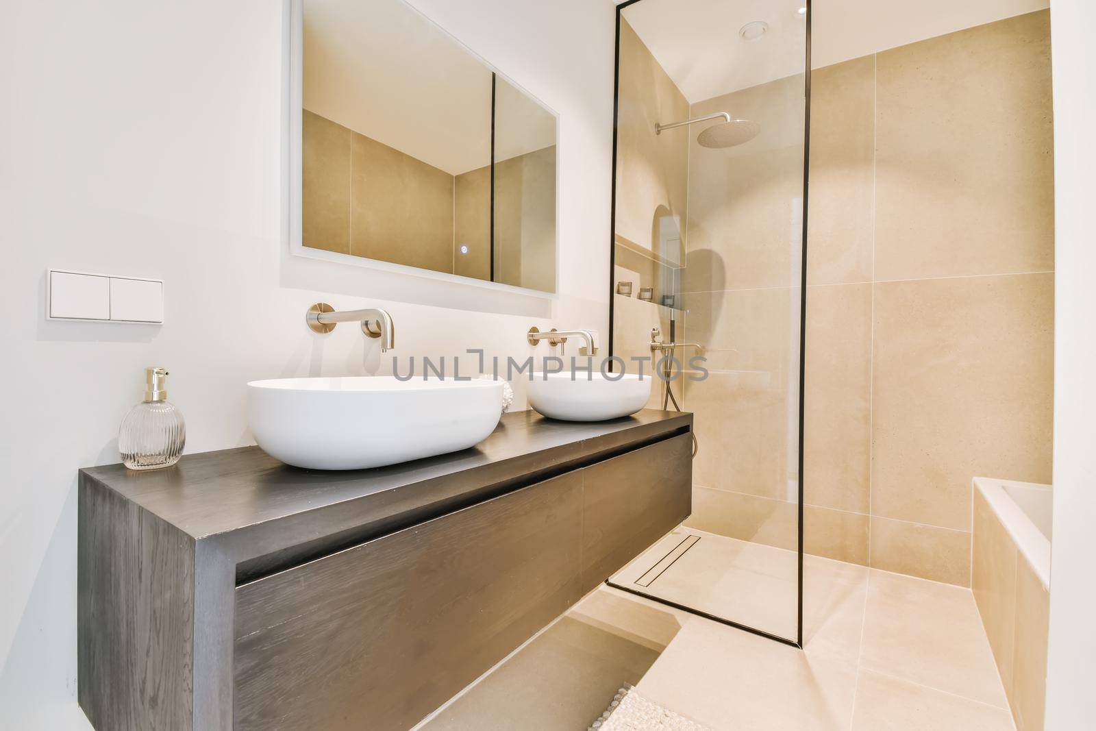 Interior design of beautiful and elegant bathroom