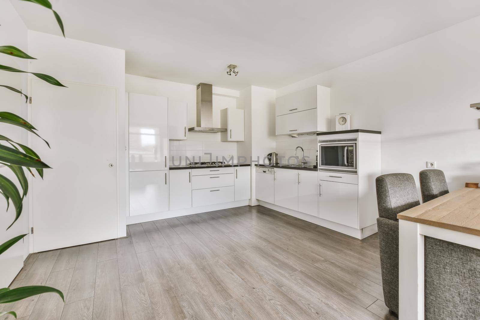 Modern kitchen with white kitchen unit and gray parquet floor