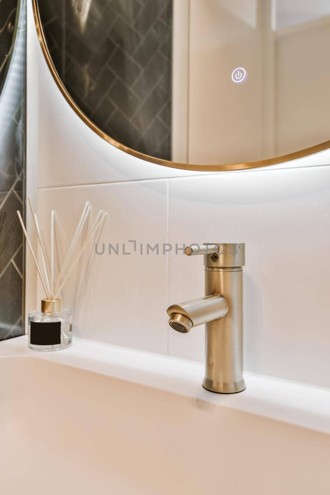 Awesome scent next to faucet by casamedia