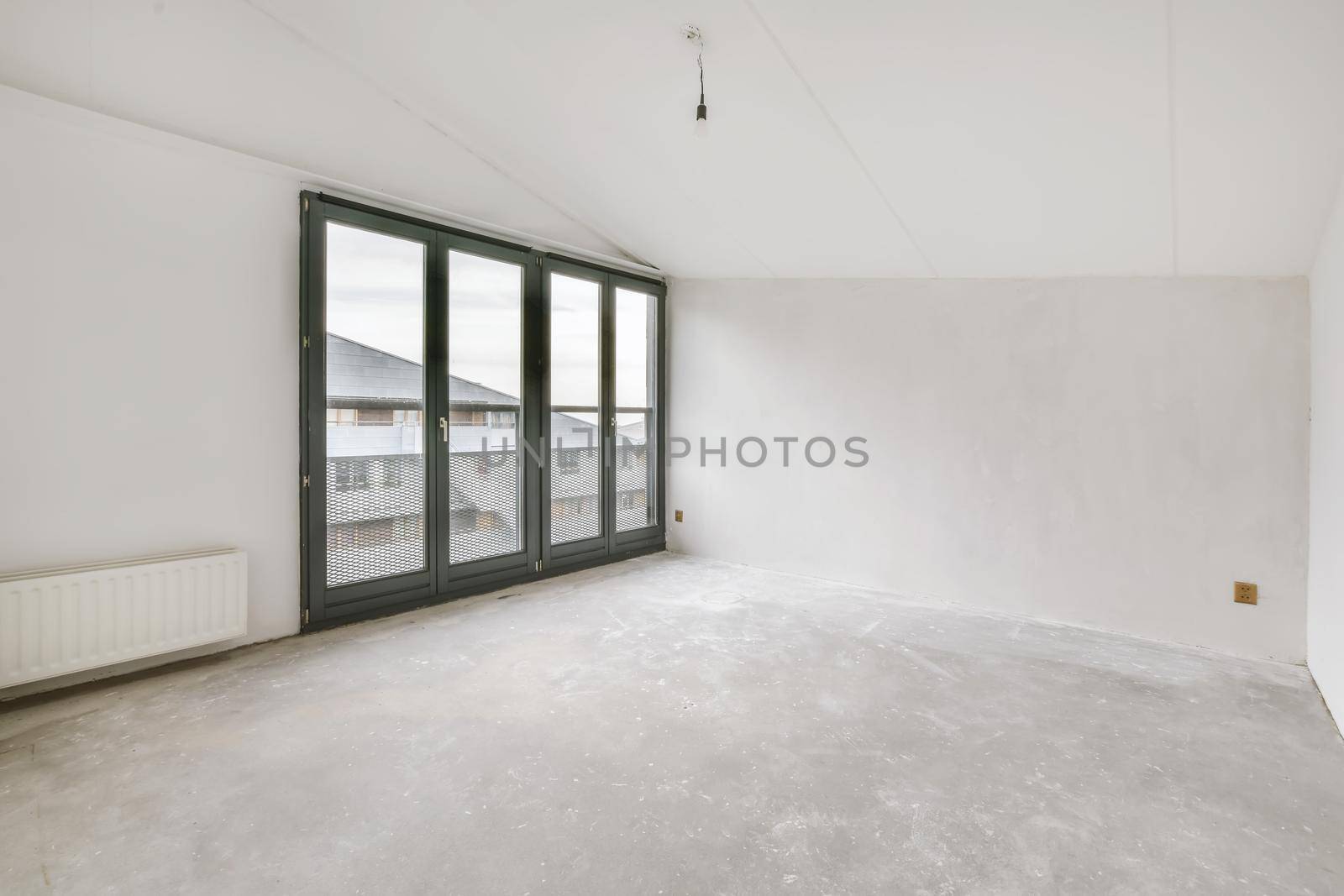 Spacious bright and pretty room with large windows and parquet floor