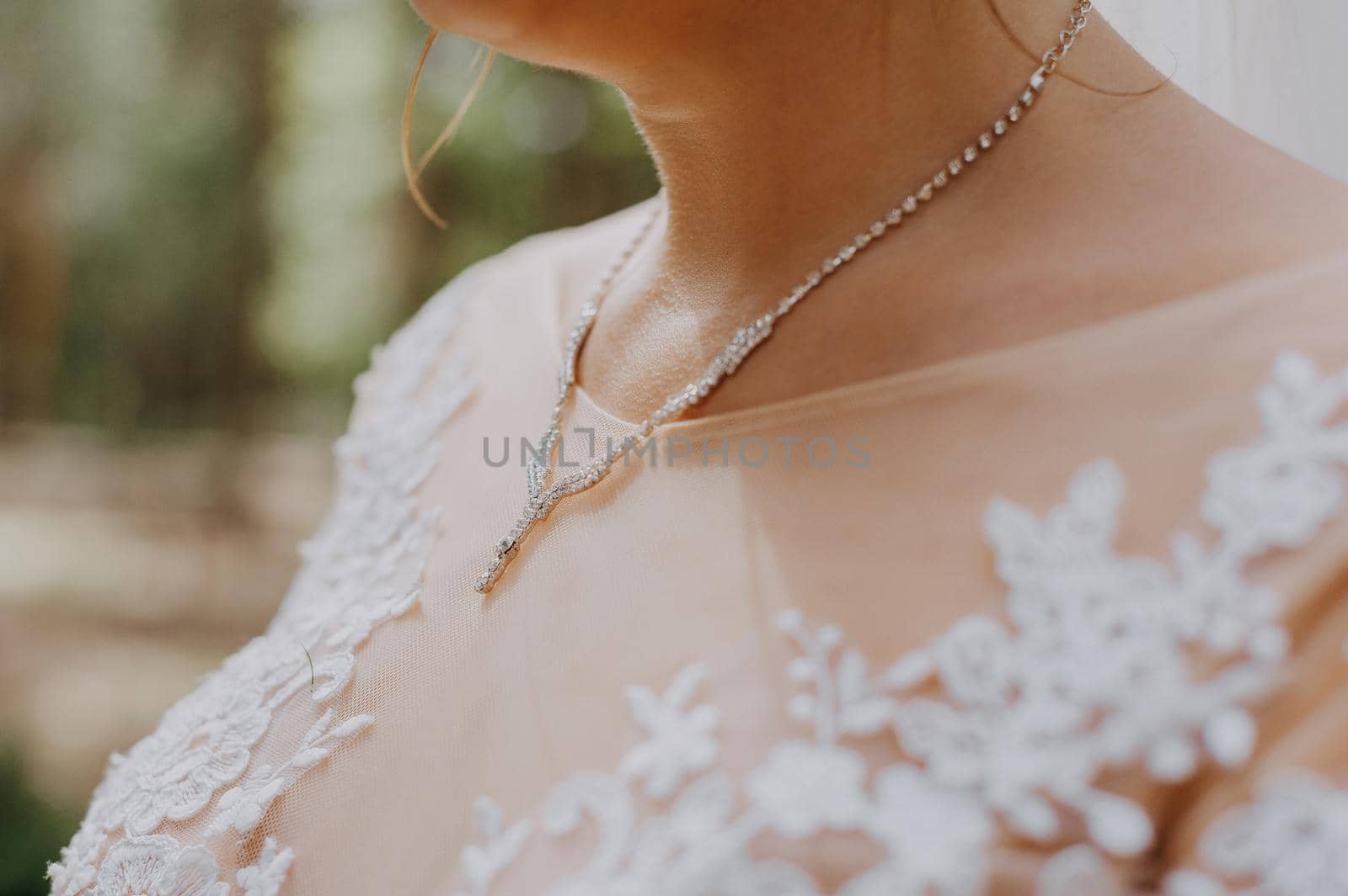 Beautiful unrecognizable bride - closeup shot. beautiful pearls on neck Bride, wedding accessories. Beautiful bride adornment
