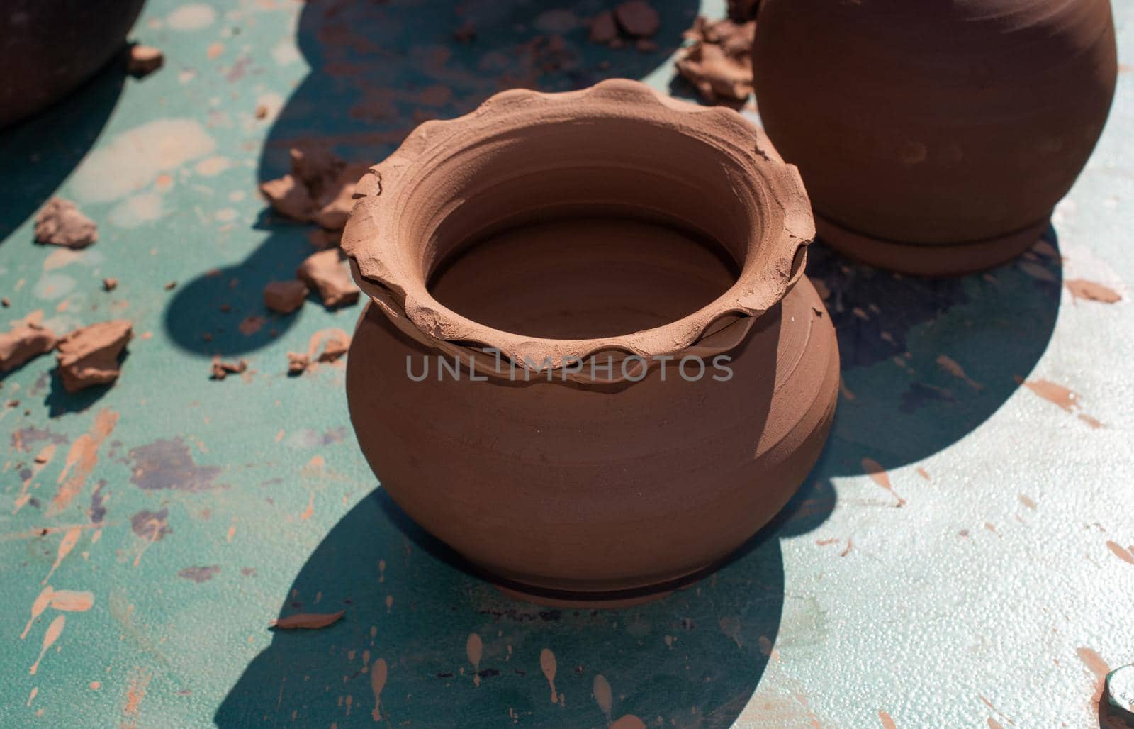 making anshaping up the clay of the pot