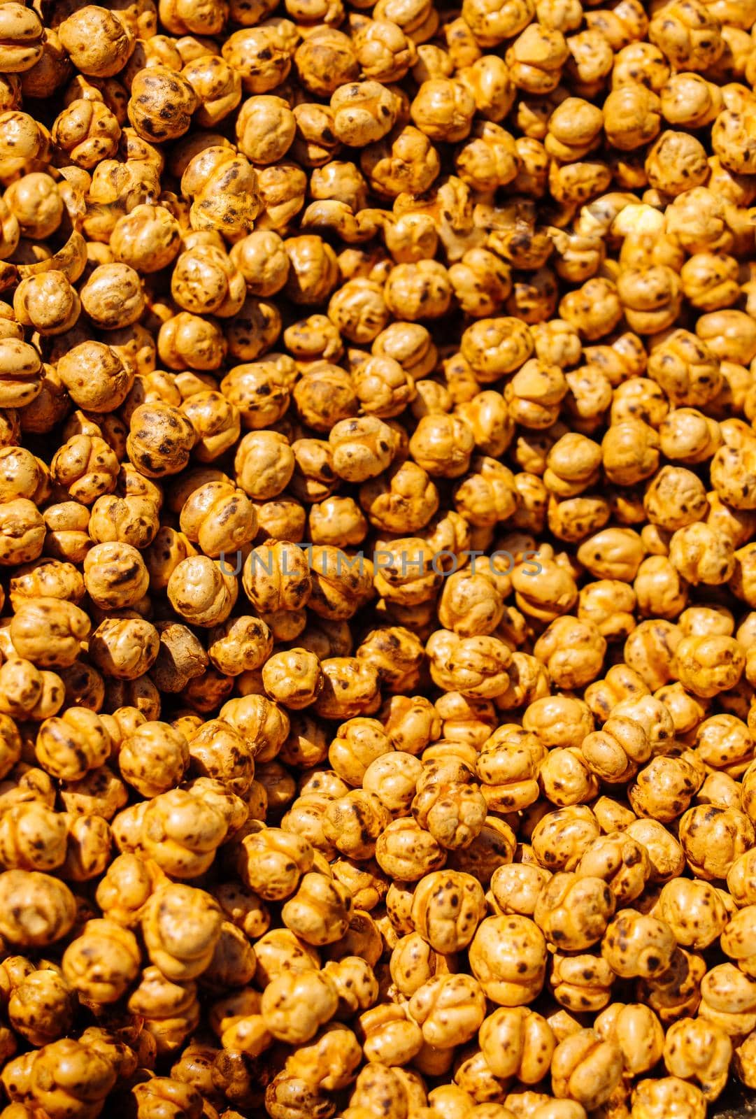 A pile of roasted chickpeas on display by berkay
