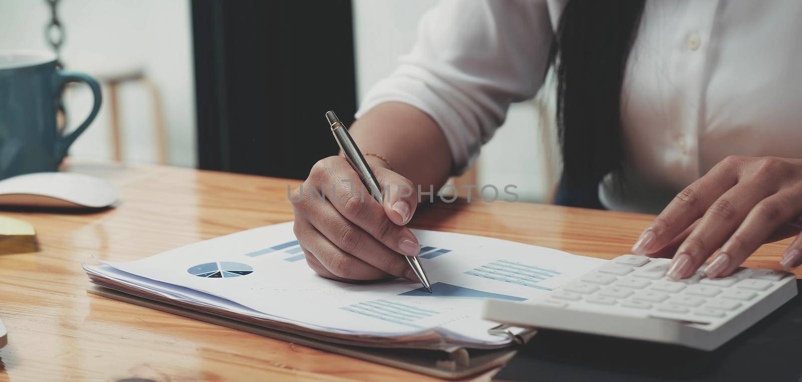 Business woman working in finance and accounting Analyze financial budget in the office.