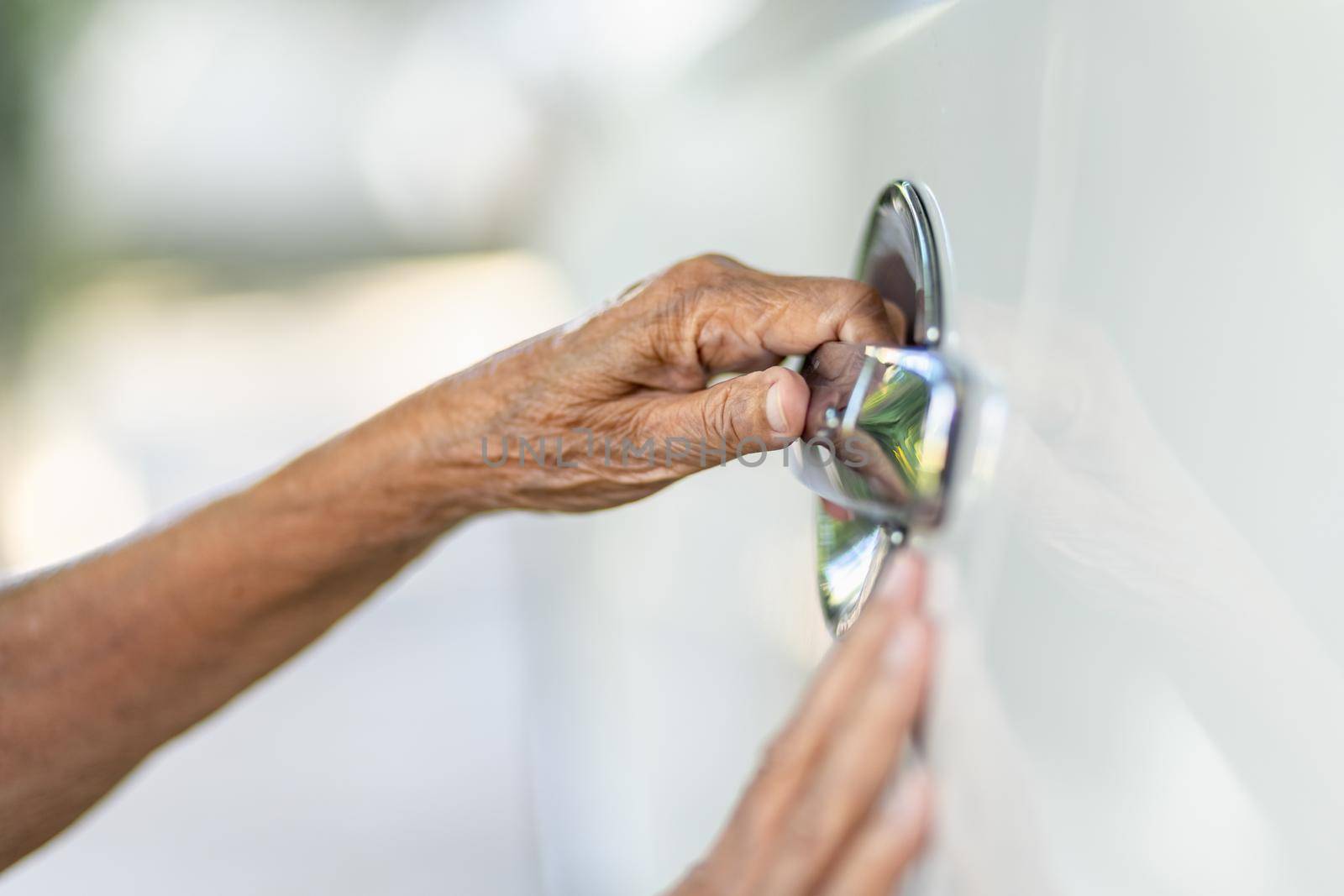 Homeless woman was trying to get into a car by toa55