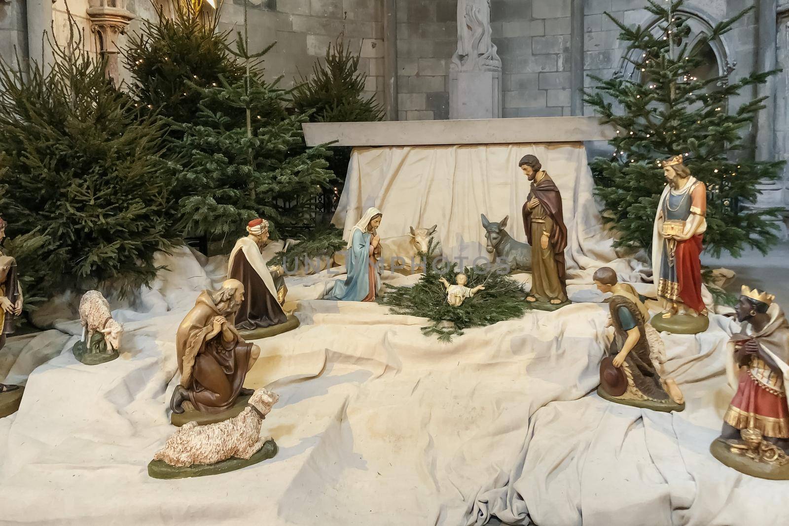 Christmas nativity scene with baby Jesus Creche Figurines