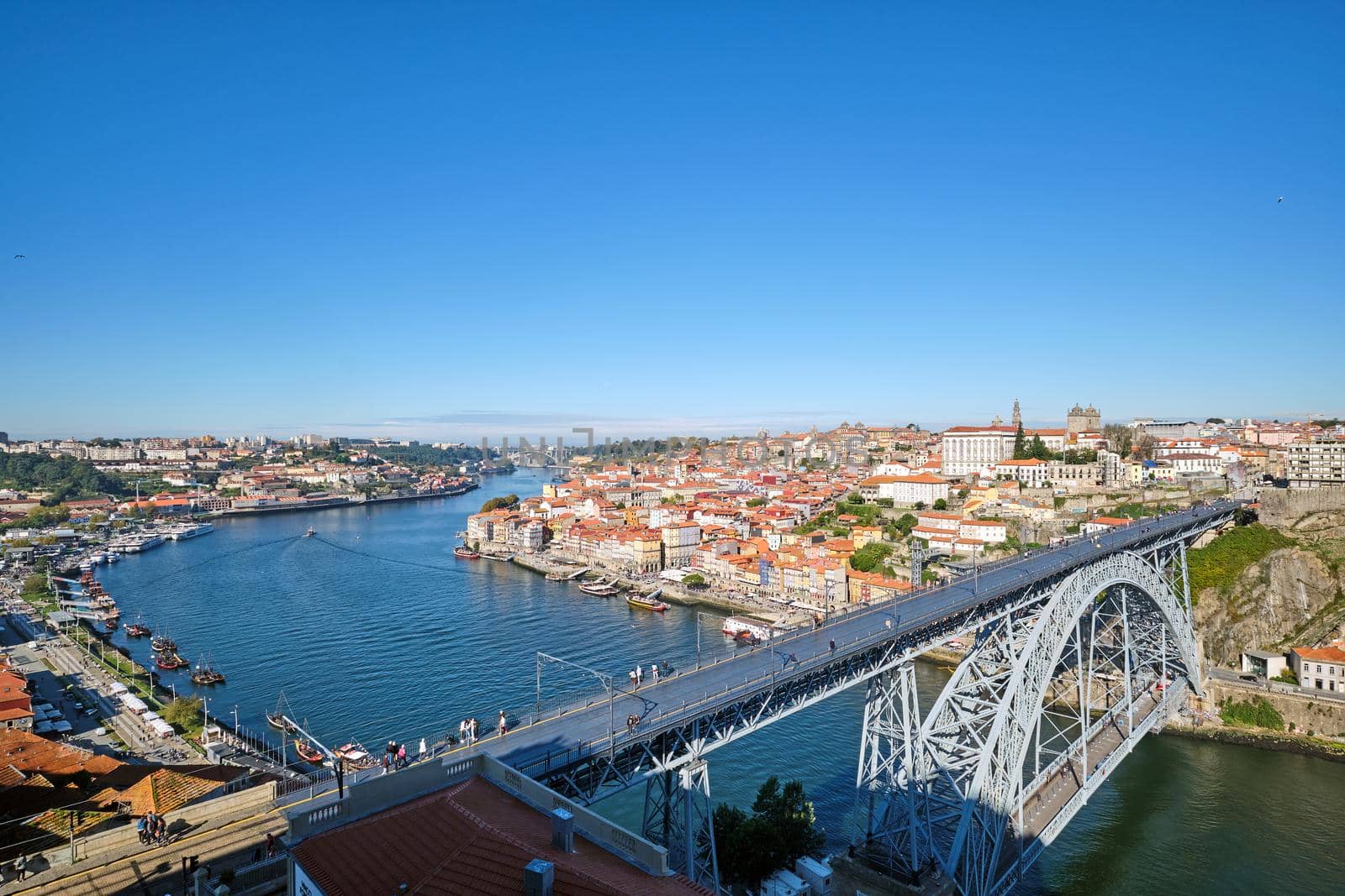 View over Porto by elxeneize