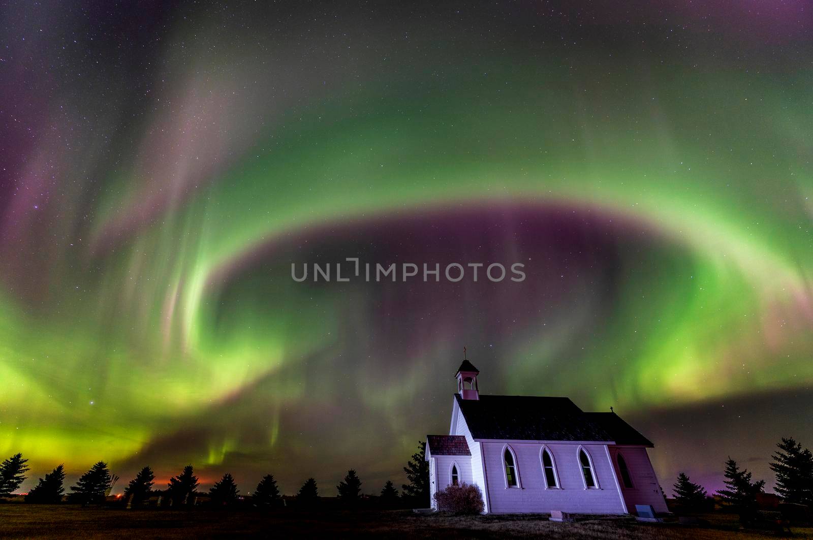 Aurora explosion in Saskatchewan Canada very colorful pulsating
