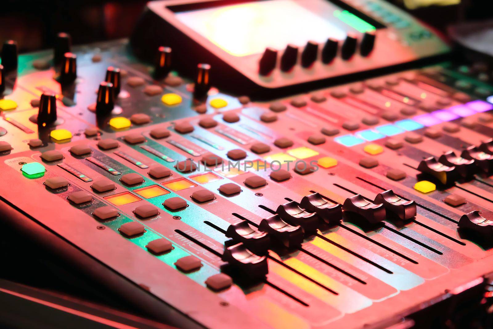 audio mixing control panel by ponsulak