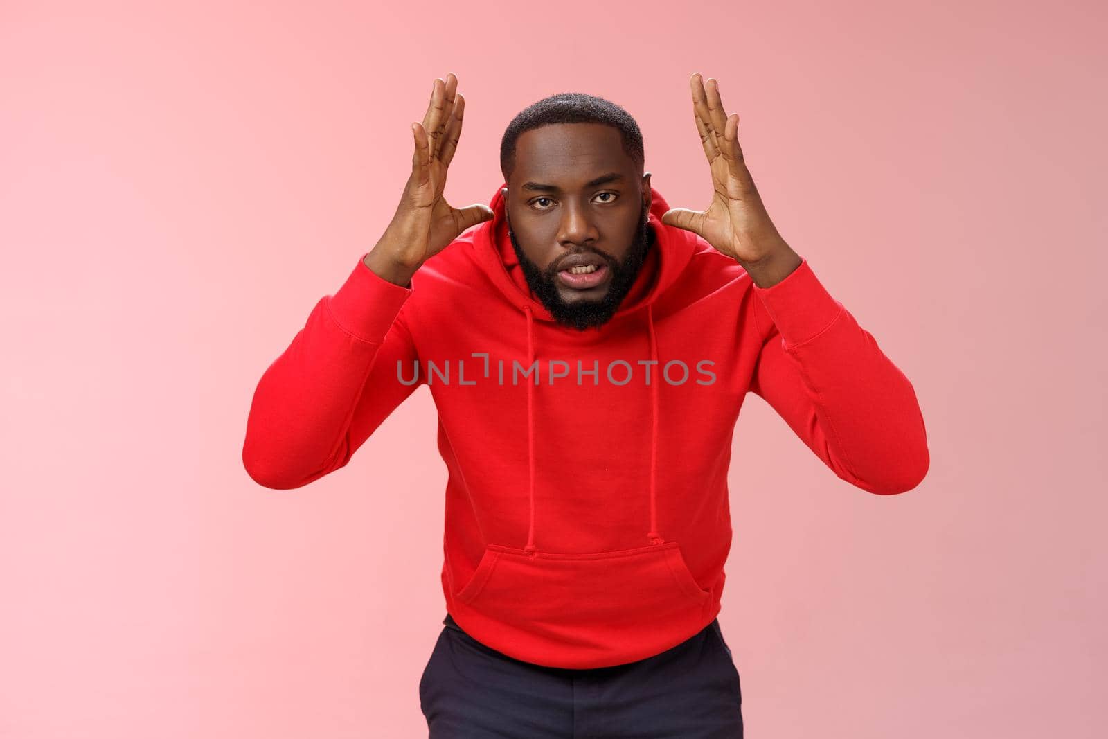 Annoyed pressured guy gonna blow up anger losing temper someone stupid nonsense raising hands near head look seriously irritated yelling arguing look furiously, standing pink background.