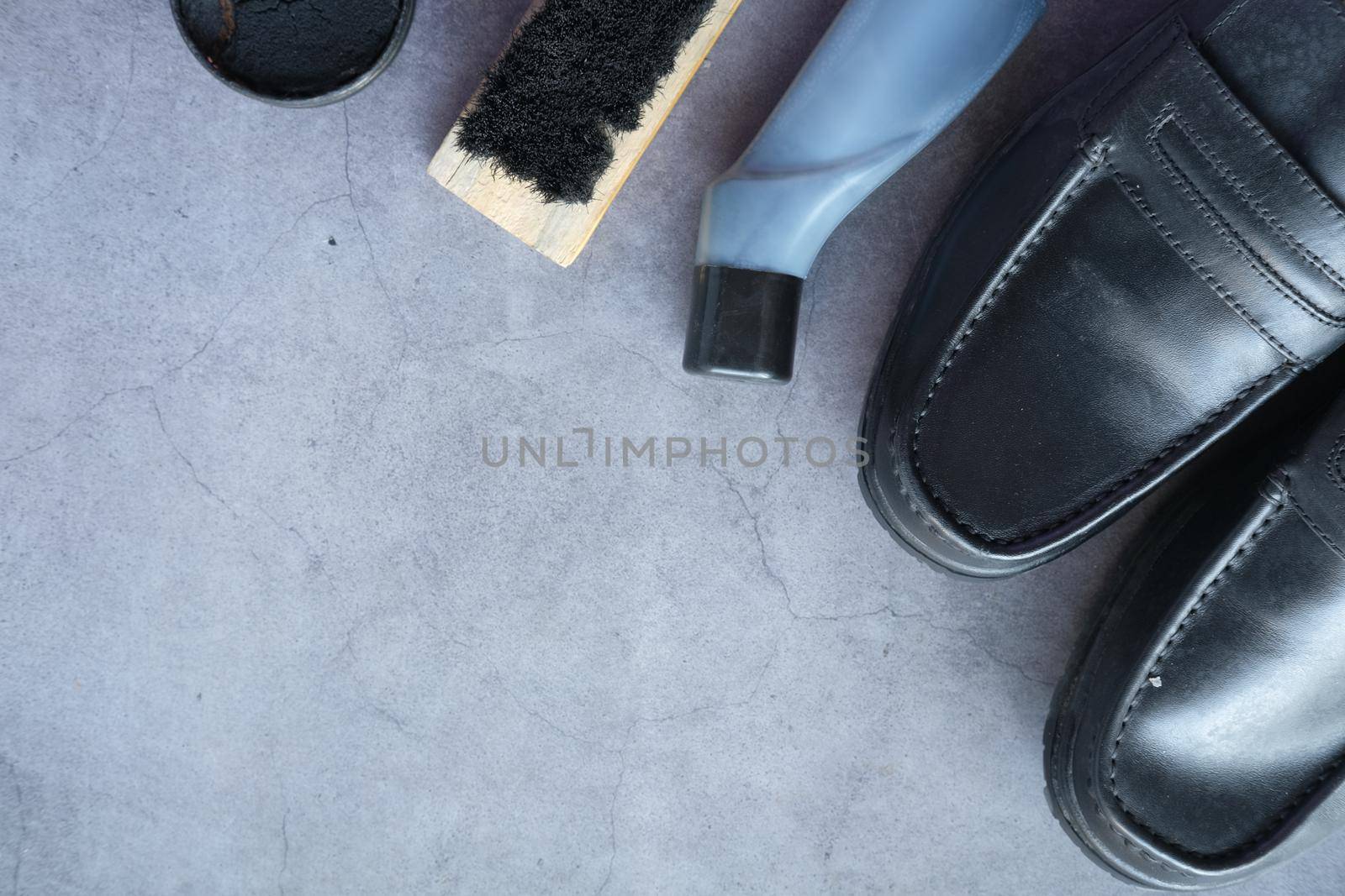 cleaning Shoe with a brush on floor .