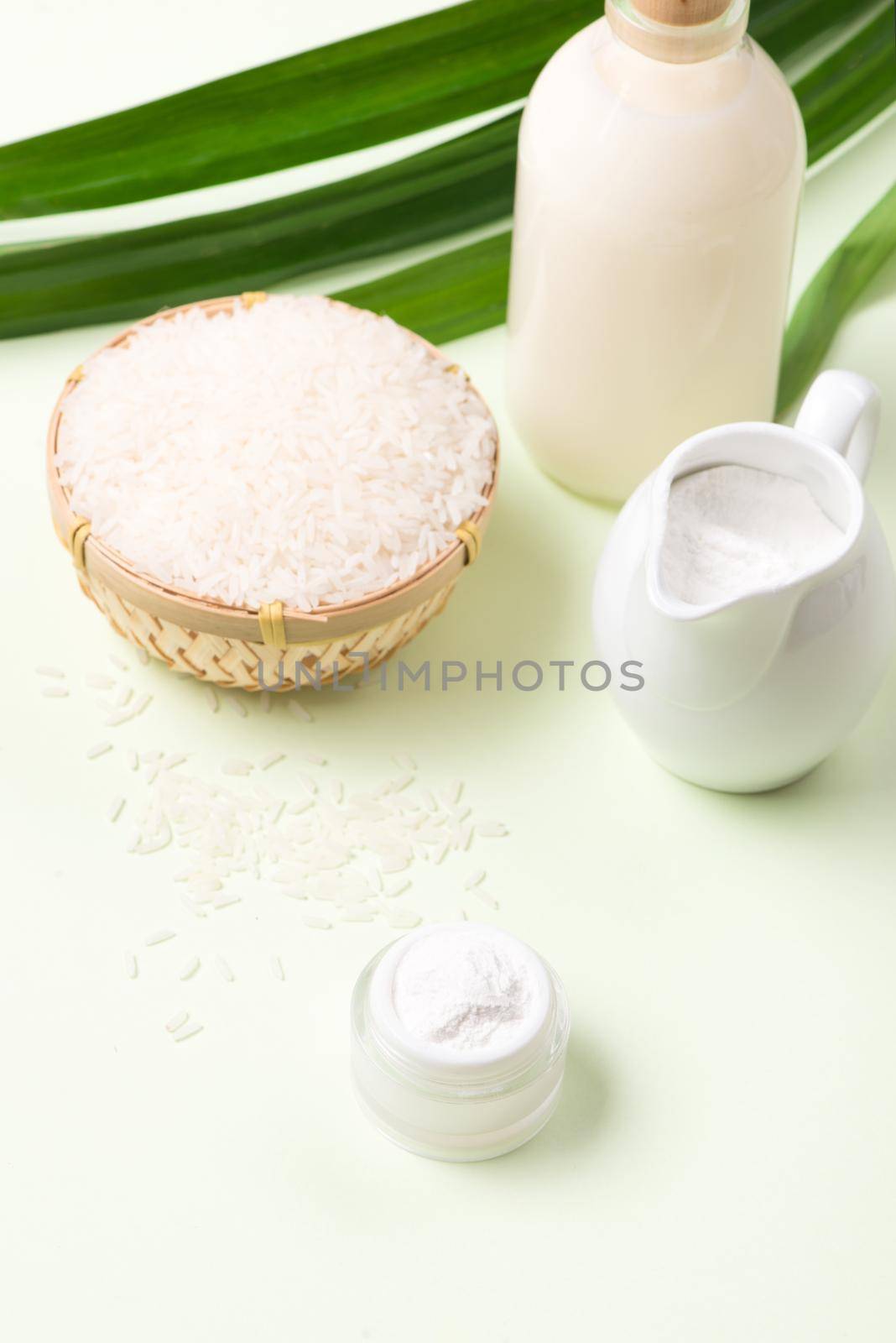 Rice milk, with rice grains by makidotvn