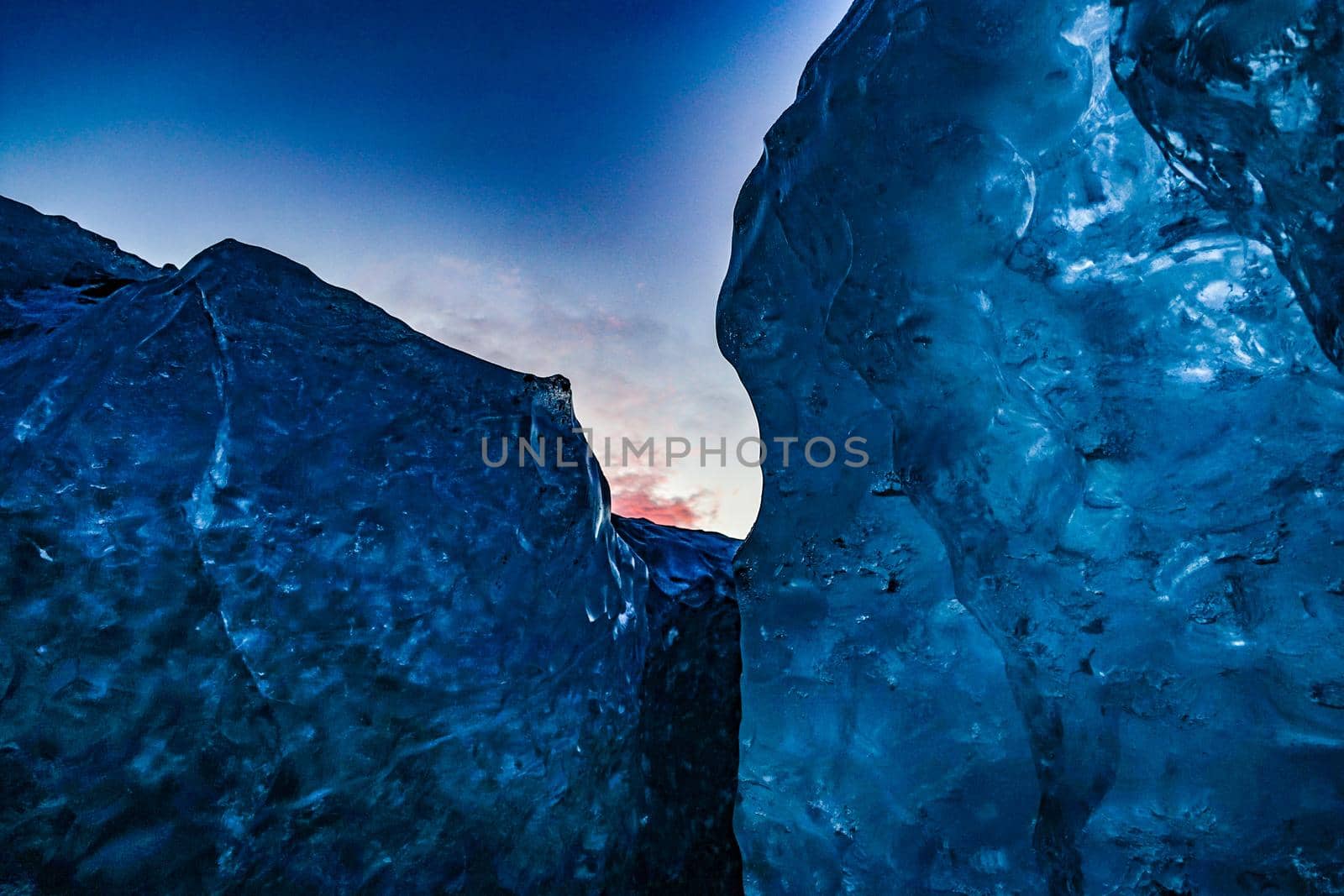 Ice Caves / Super Blue (Iceland Vatna York Toll). Shooting Location: Iceland, Lay Cavik