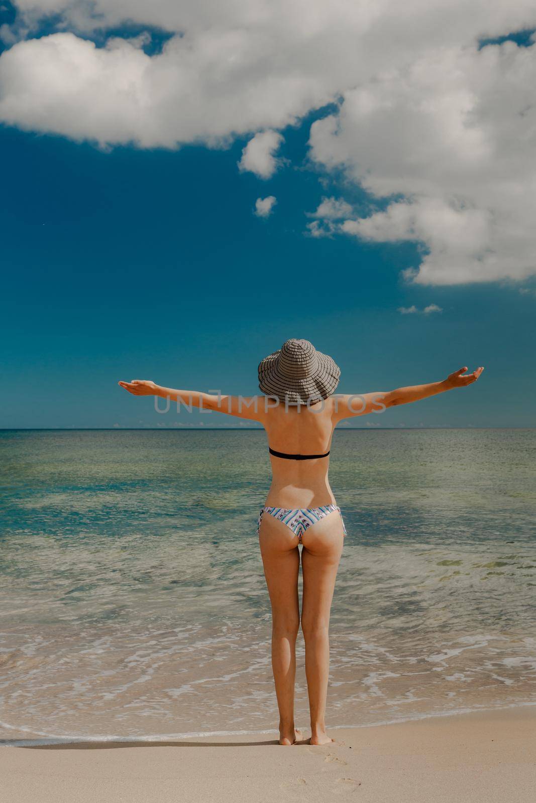 Beautiful woman enjoying a day at the beach