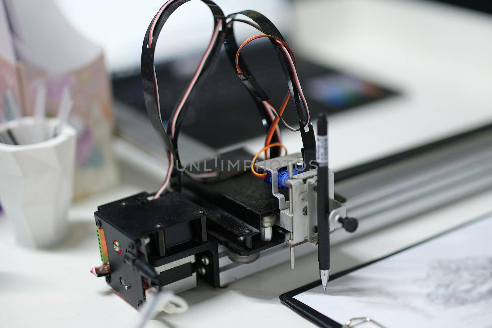 3d printer draws with a pencil on paper, blurry by kuprevich