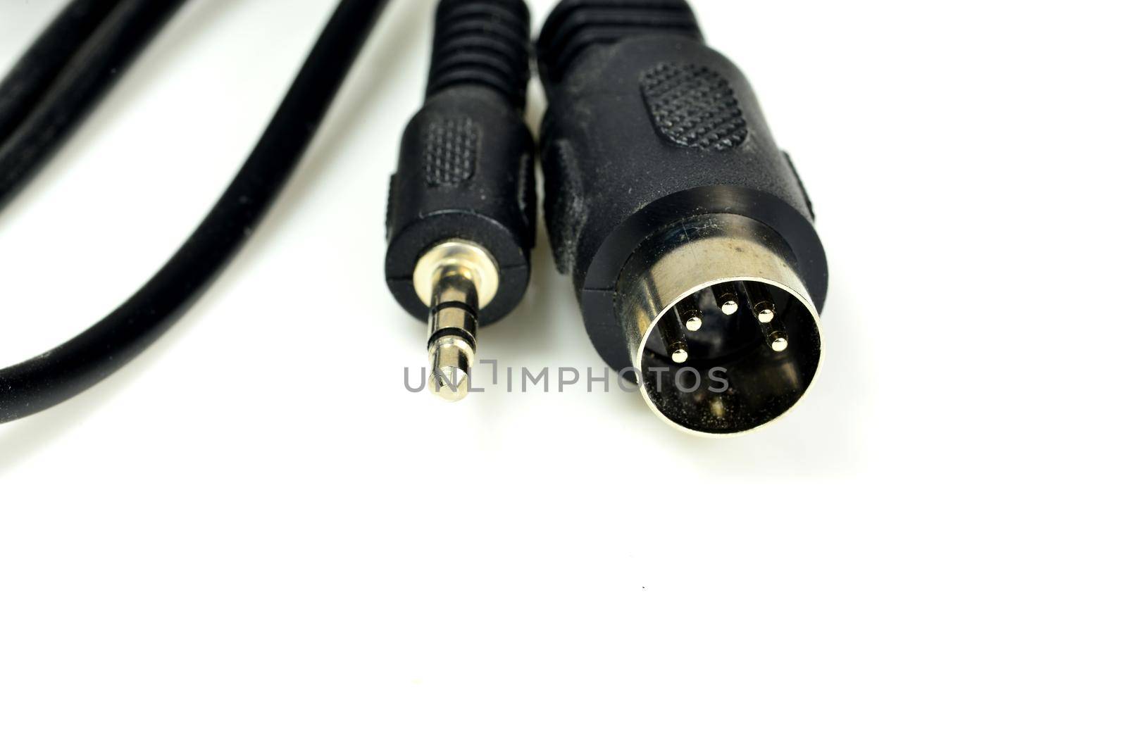 Five-pin male 180° DIN connector and 3.5mm phono jack by Jochen