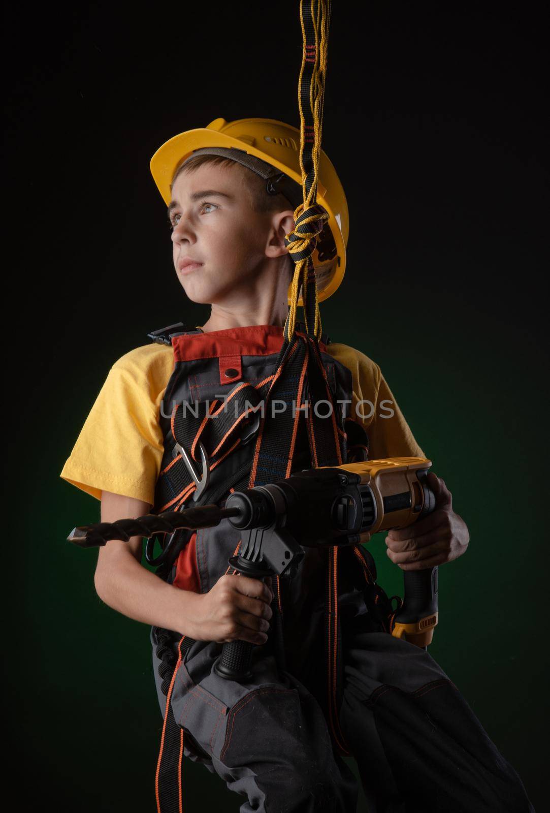 the child the Builder costume posing with a work tool