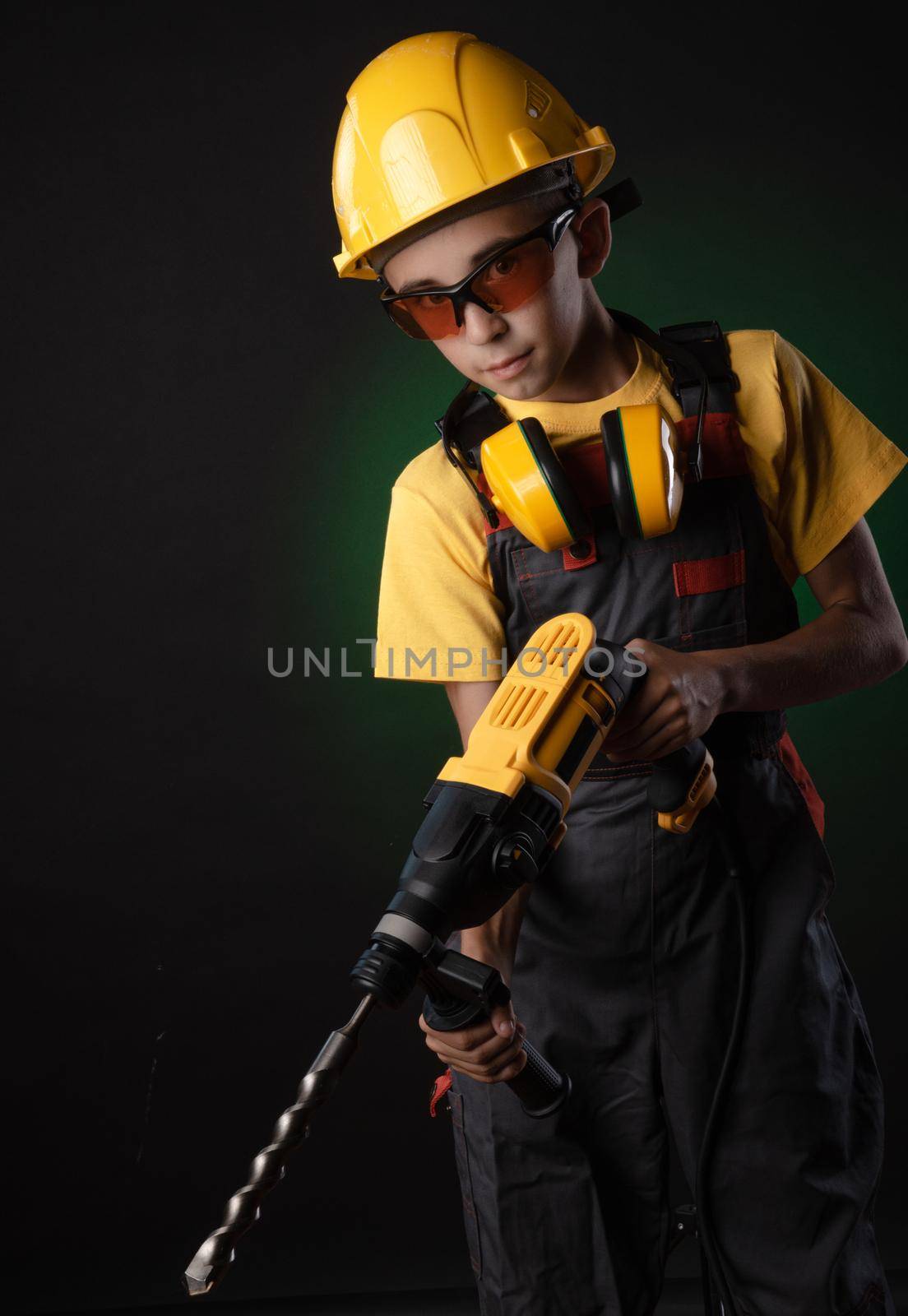 child the Builder costume posing with a work tool