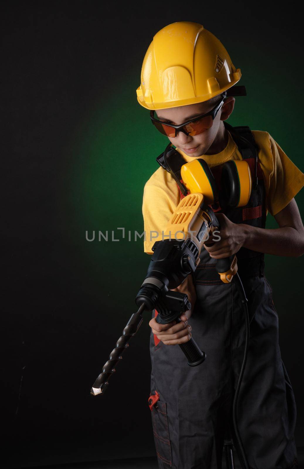 child the Builder costume posing with a work tool