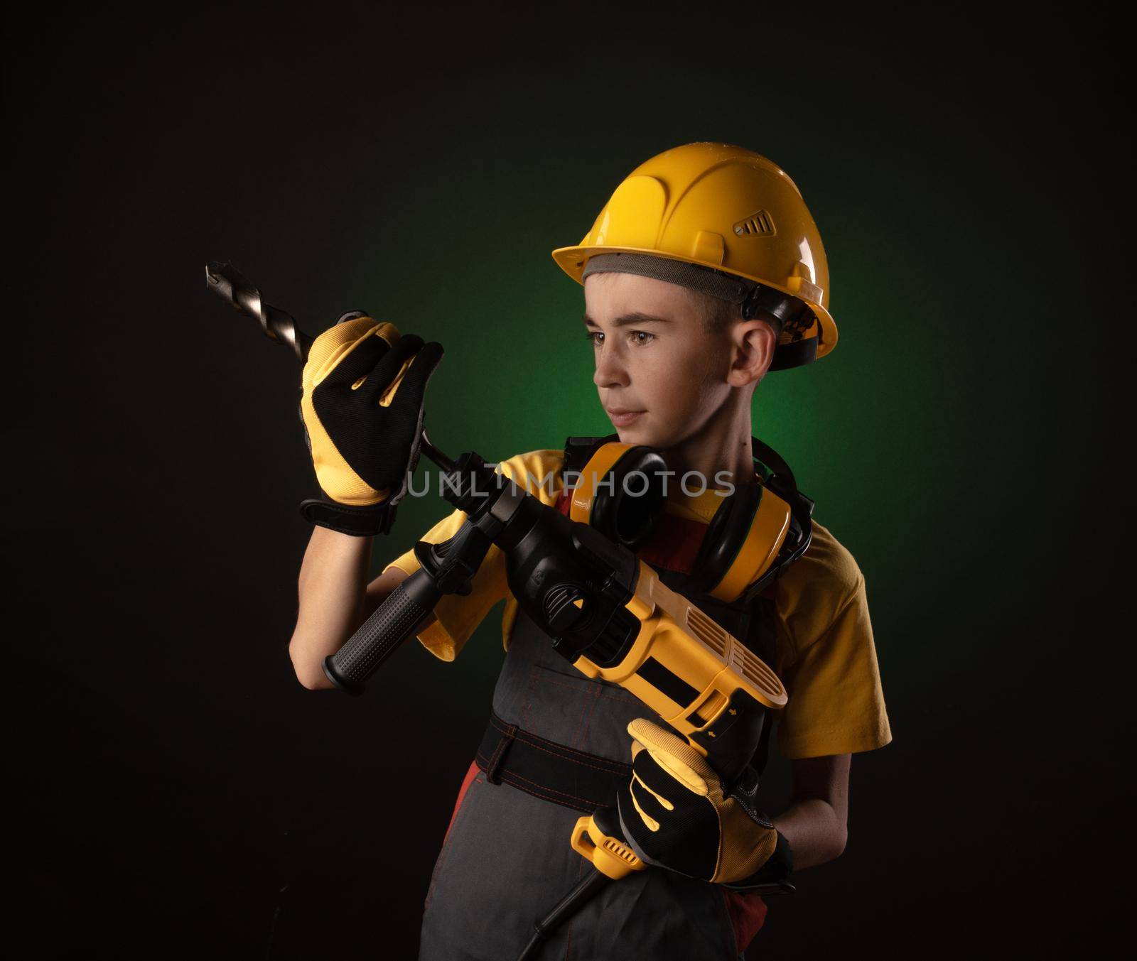 the child the Builder costume posing with a work tool