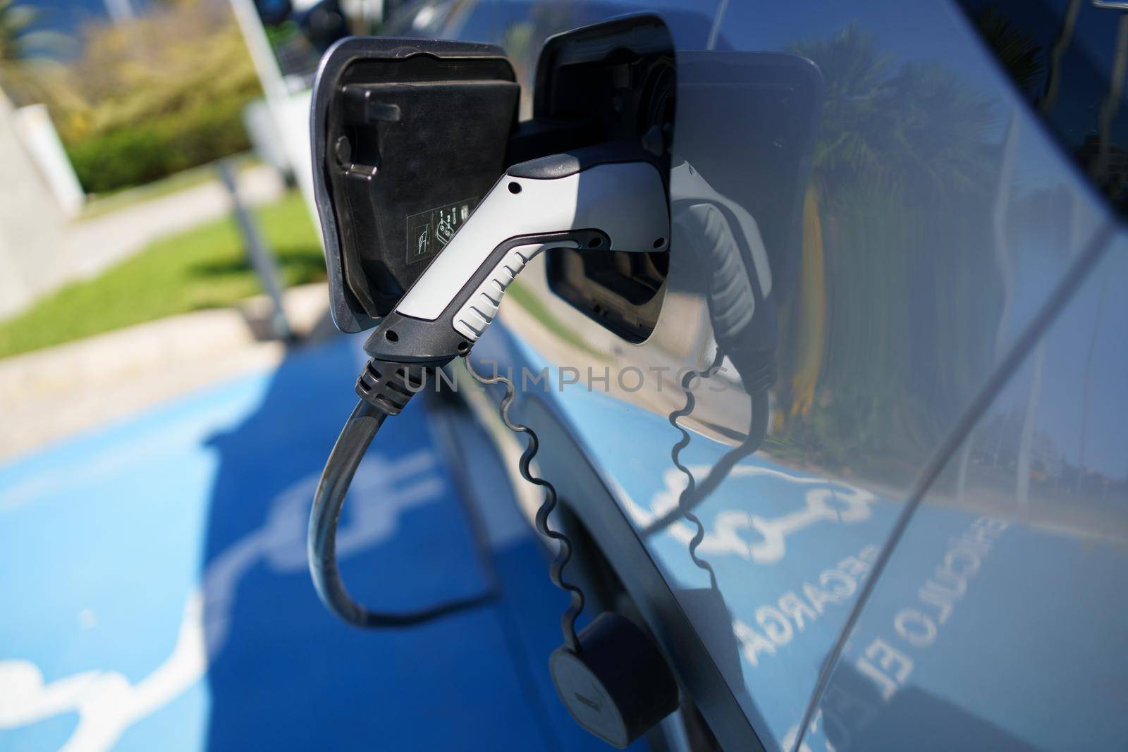 Refueling an electric car, an environment friendly alternative by javiindy