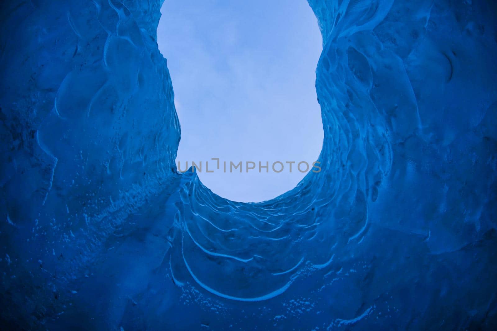 Ice Caves / Super Blue (Iceland Vatna York Toll). Shooting Location: Iceland, Lay Cavik