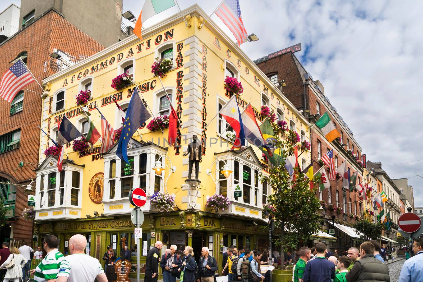 View of the famous Oliver St. John Gogarty pub in the Temple Bar area of central Dublin.