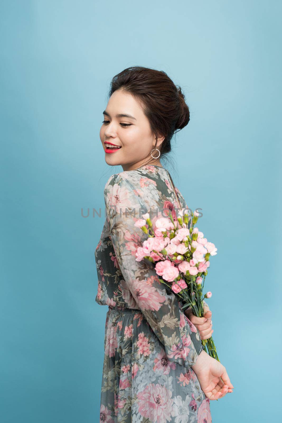 Beautiful portrait of pretty woman with flower bouquet, fashion make up, elegant dress